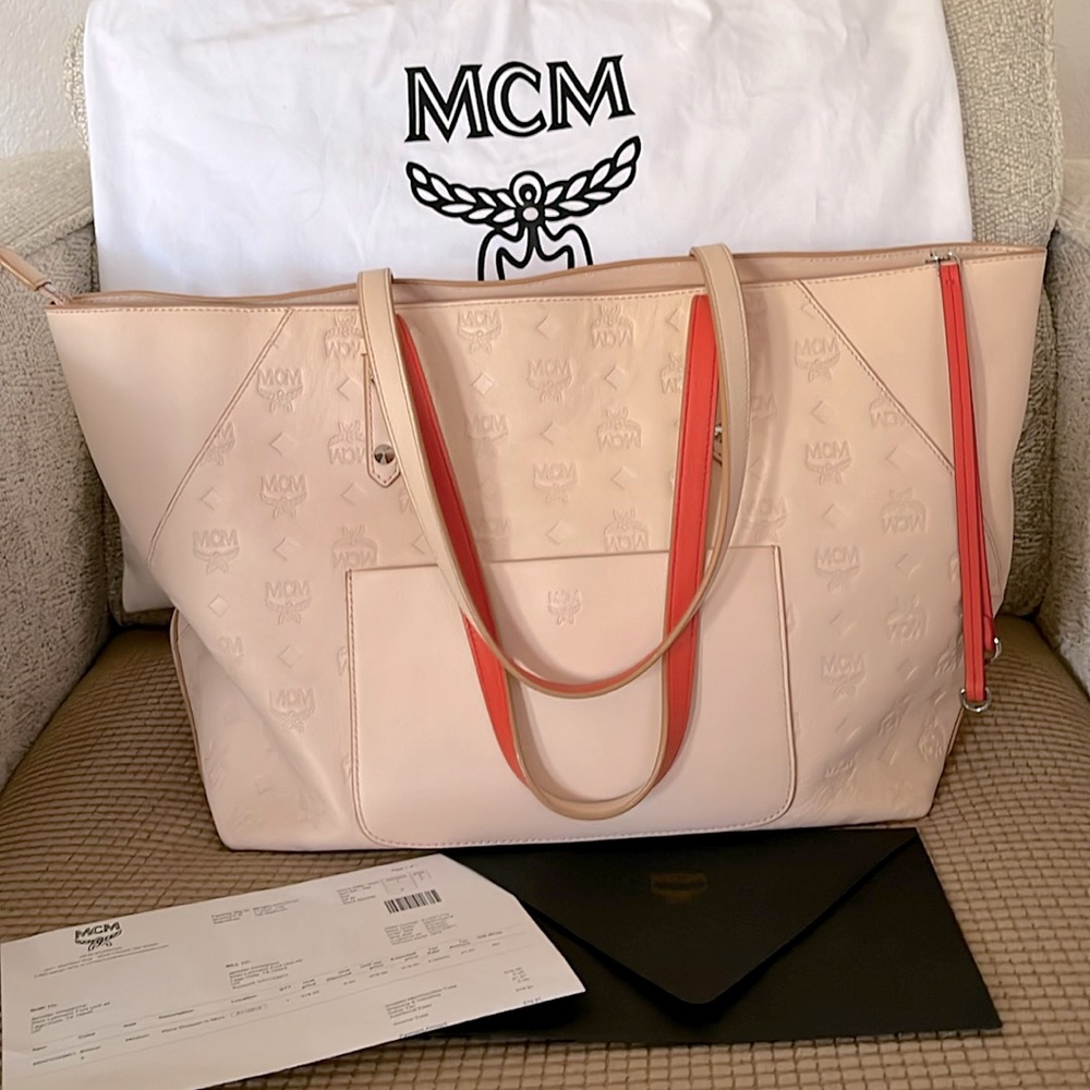 MCM Kira Shopper in color Bisque